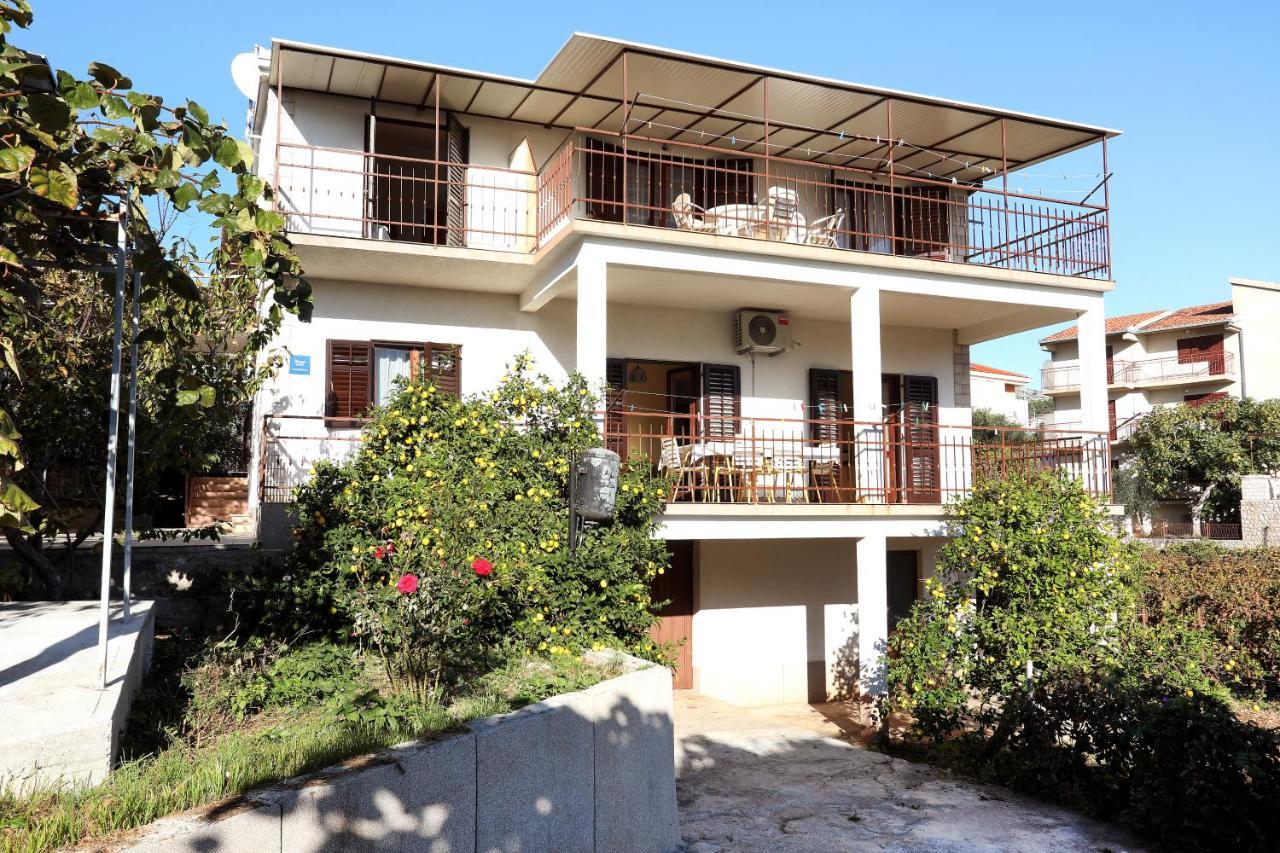 Apartman Gilan Seget Vranjica Exterior foto