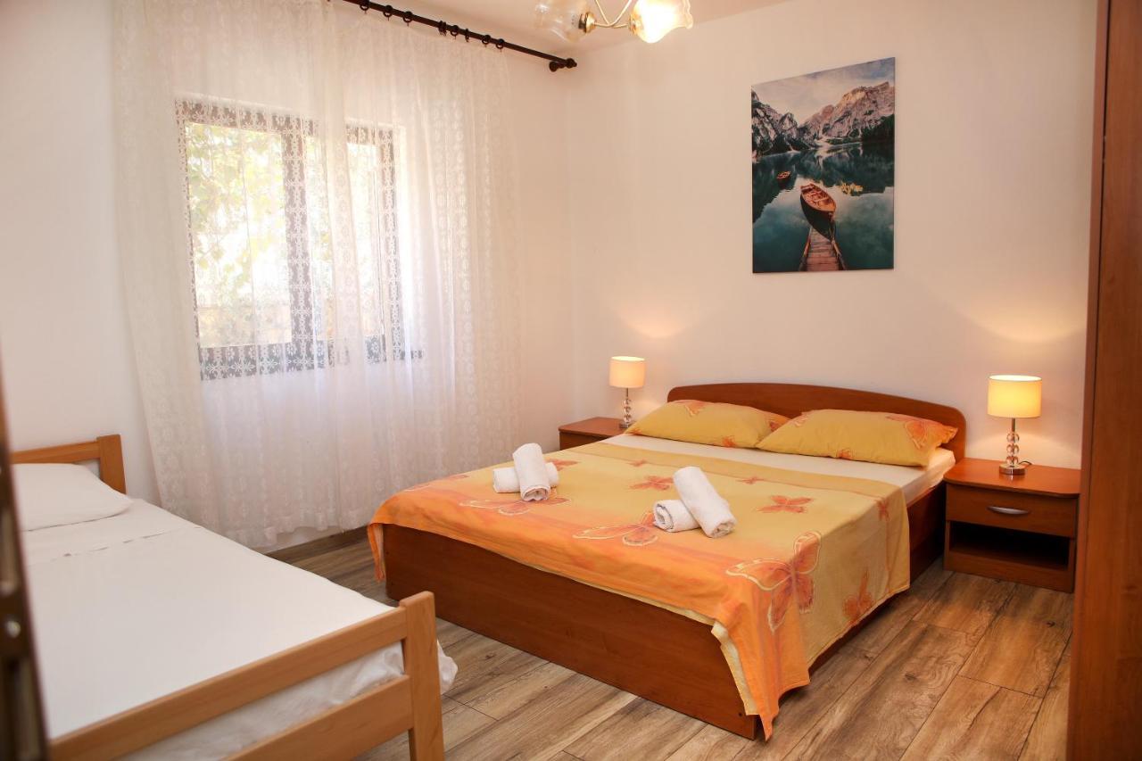 Apartman Gilan Seget Vranjica Exterior foto