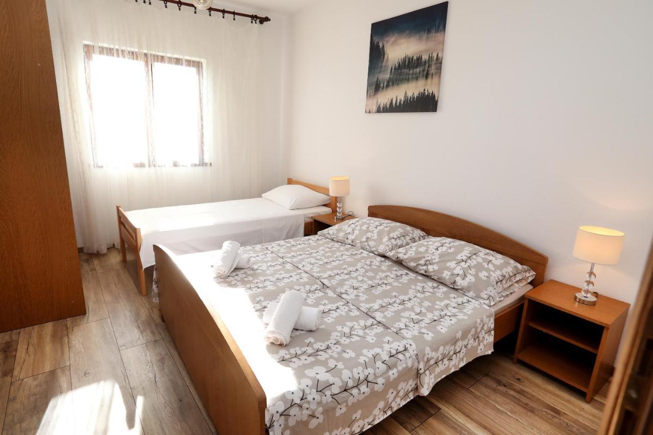 Apartman Gilan Seget Vranjica Exterior foto