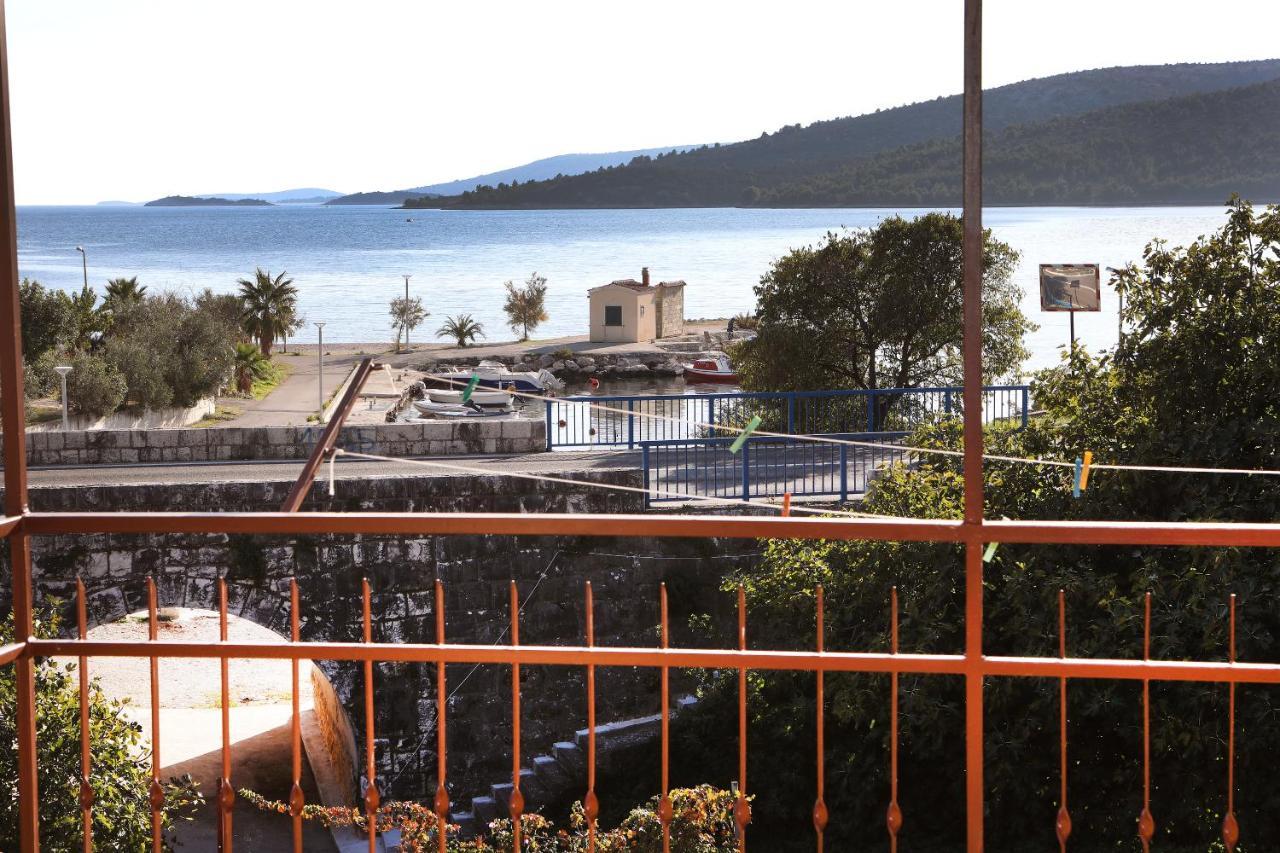 Apartman Gilan Seget Vranjica Exterior foto